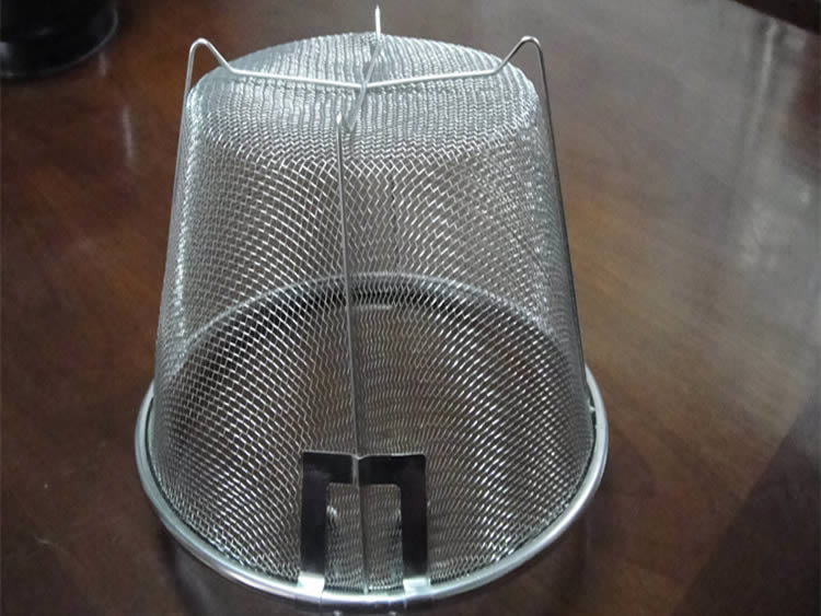 Strainer Filter With Supporting Brace